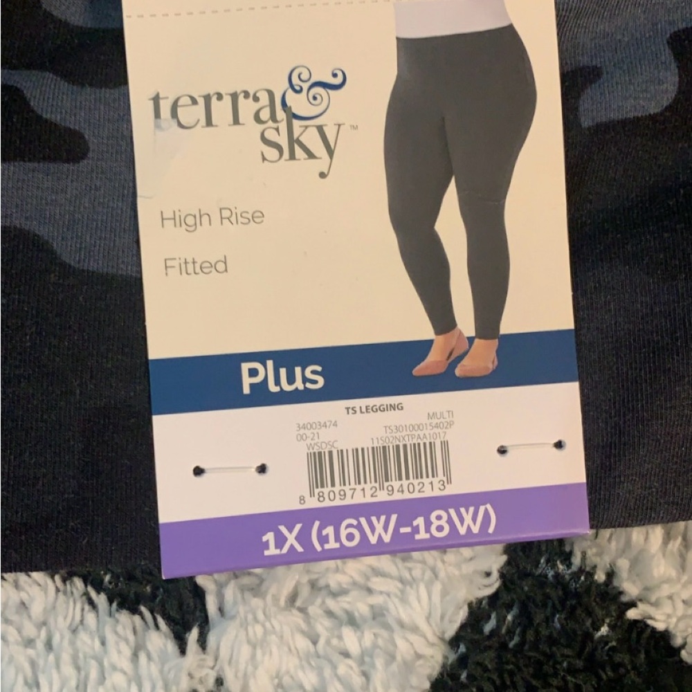 Women’s Terra & Sky Camo Yoga Pants Size 1X - Picture 2 of 3
